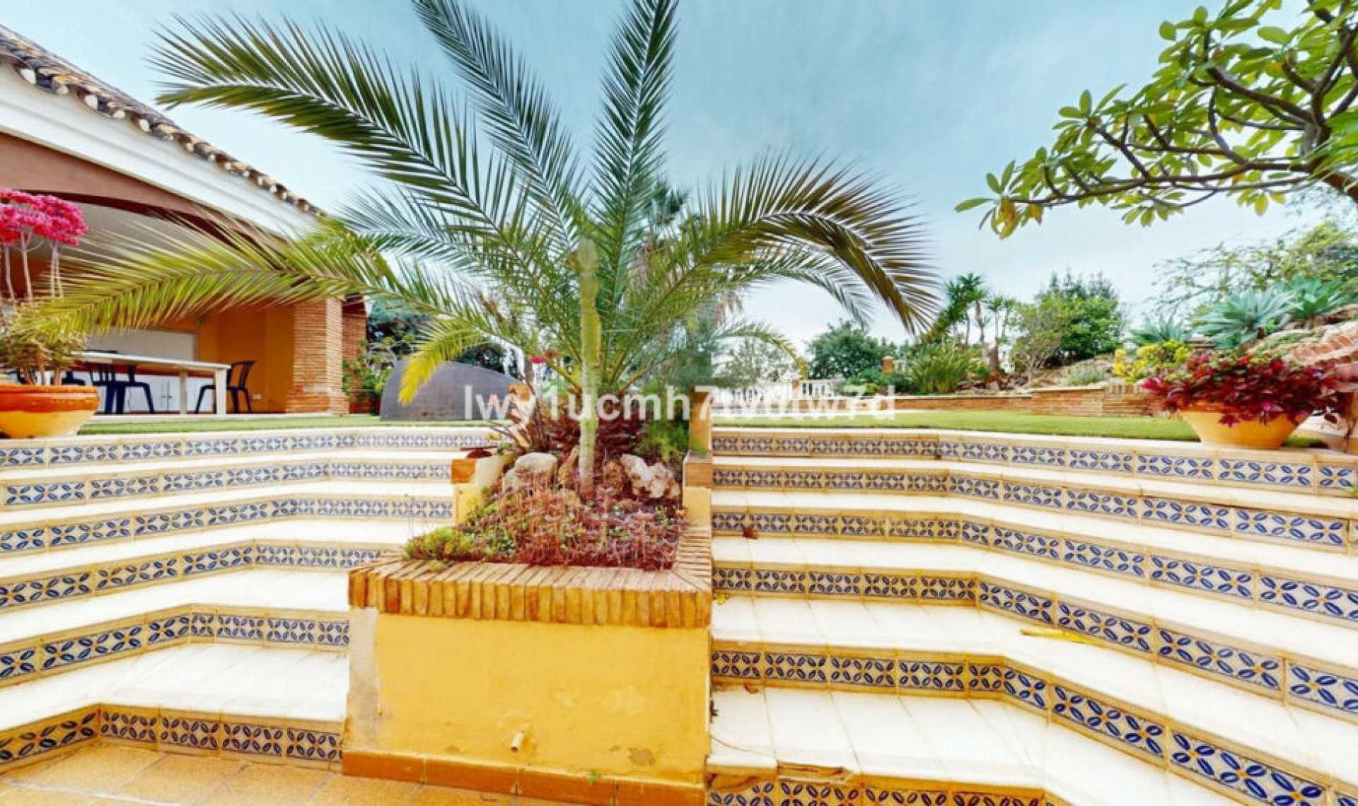 Resale - House -
Málaga