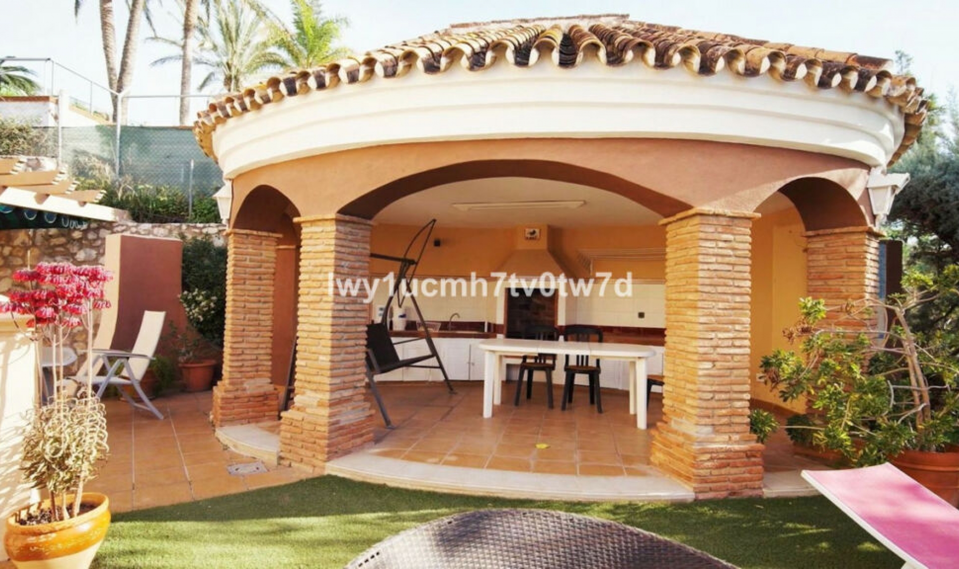 Resale - House -
Málaga