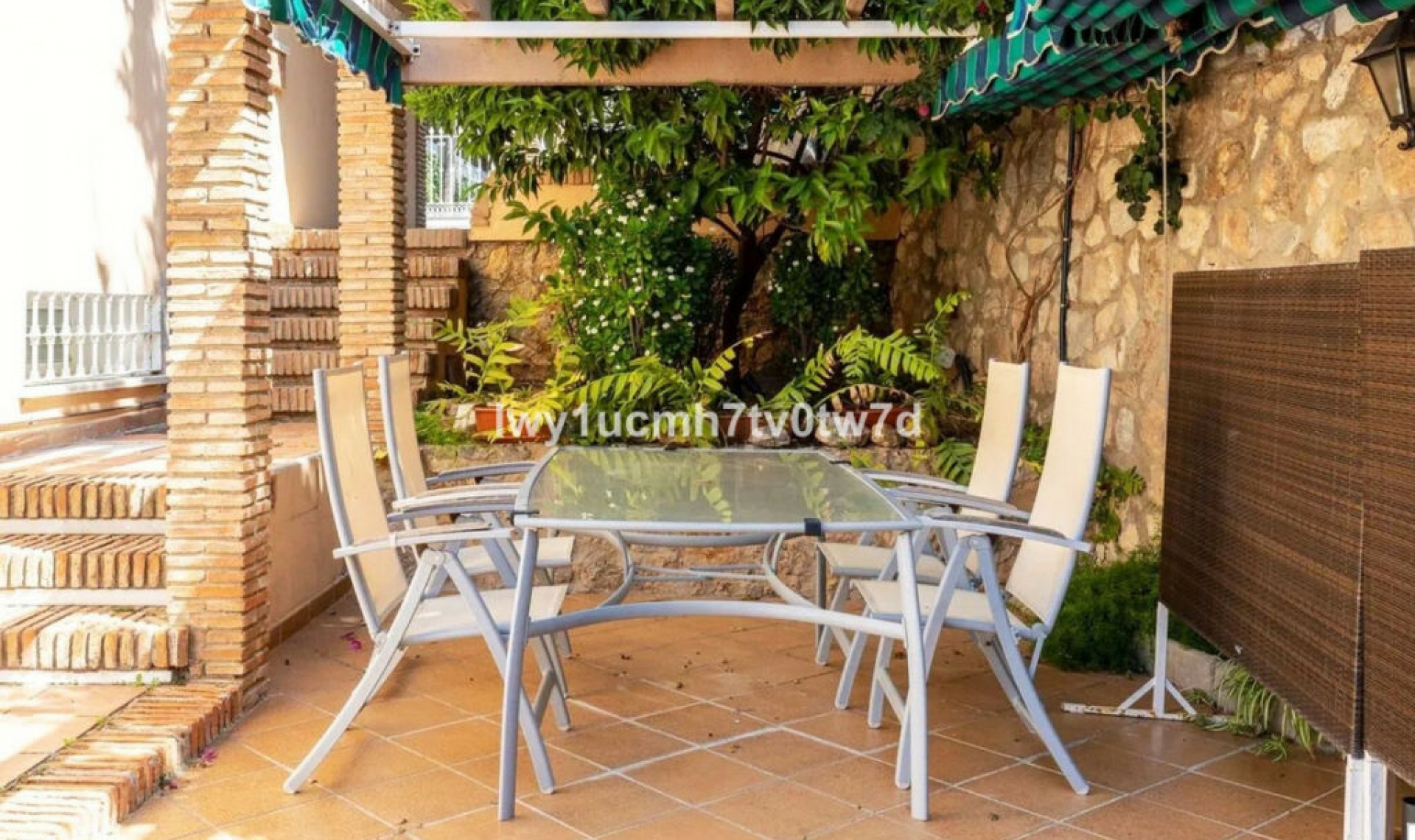 Resale - House -
Málaga