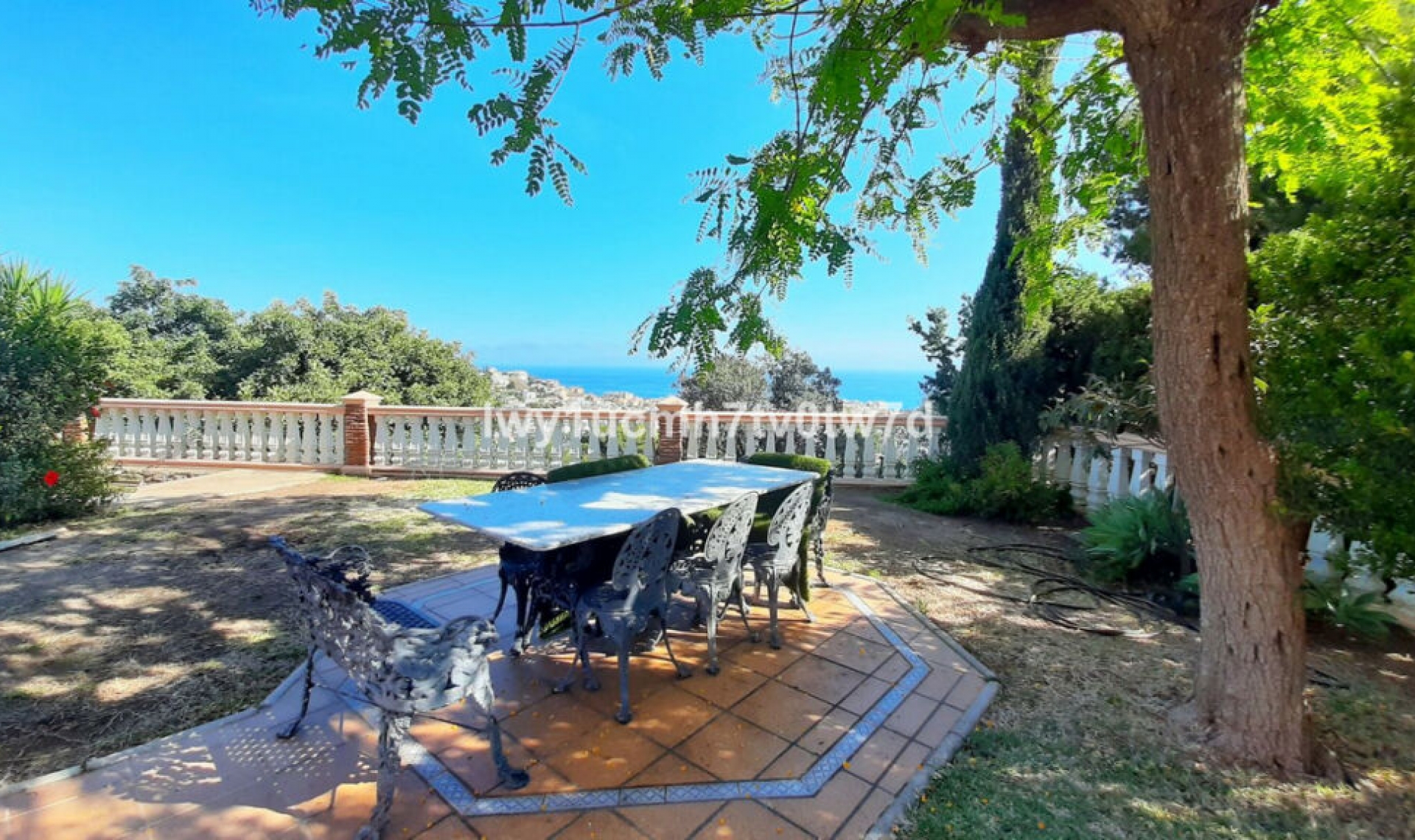 Resale - House -
Málaga