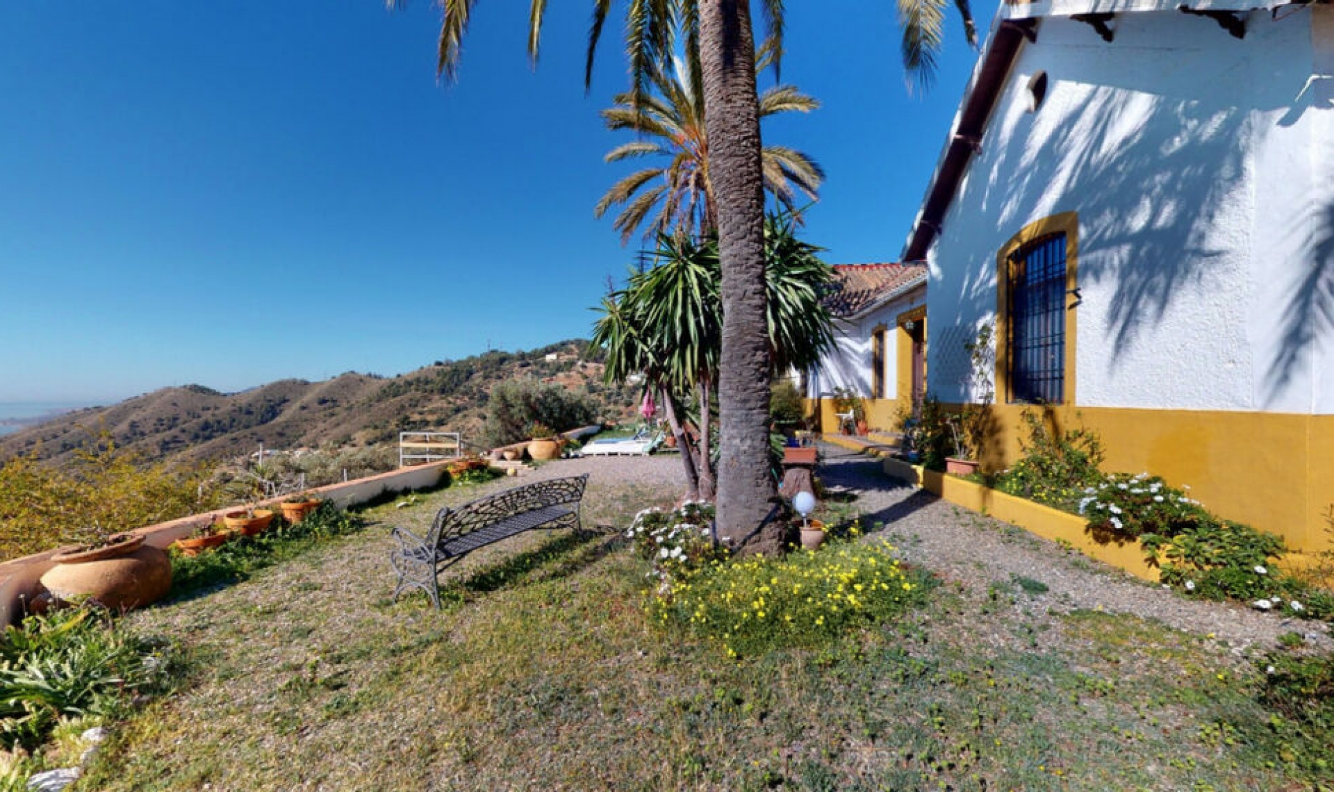 Resale - House -
Málaga