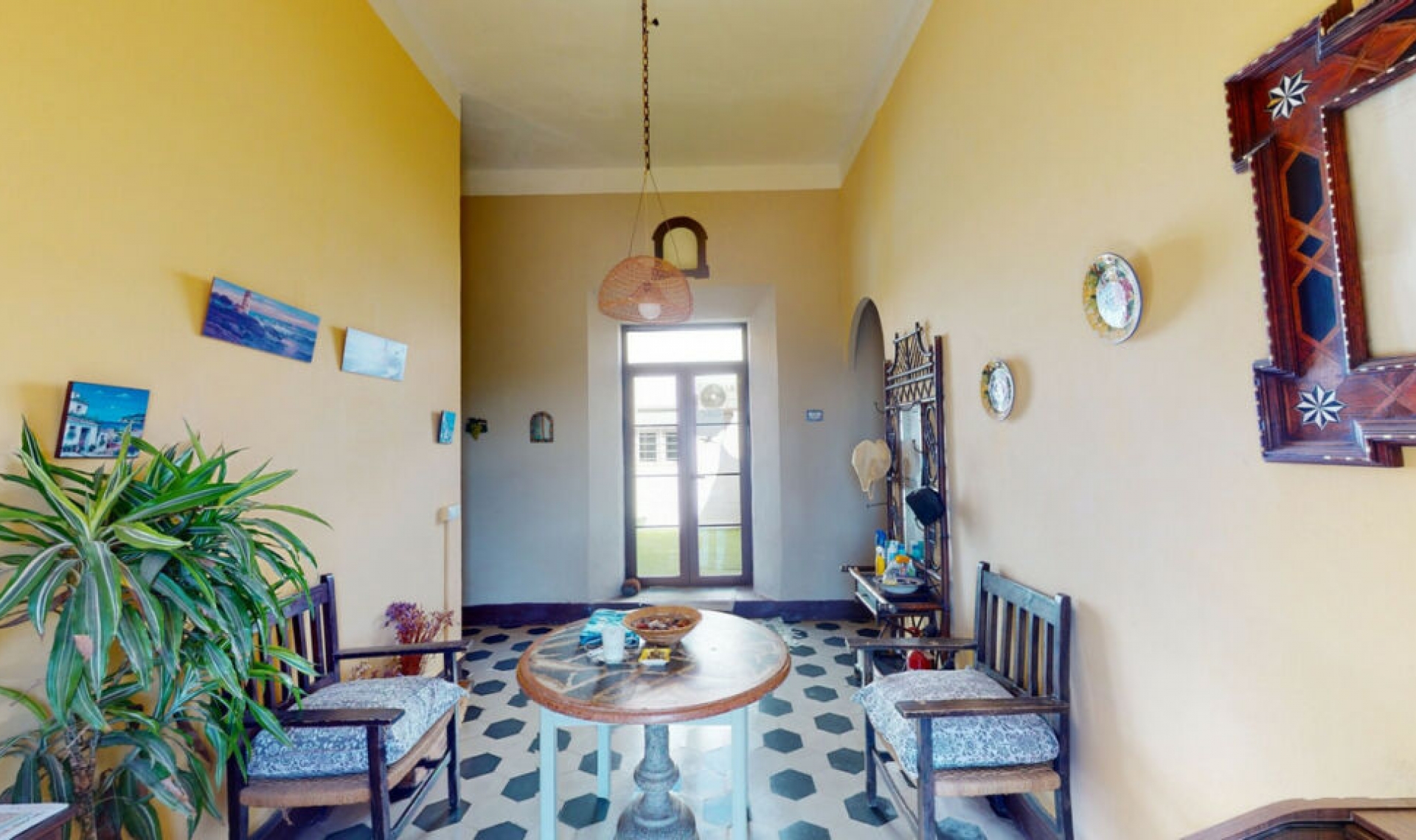 Resale - House -
Málaga