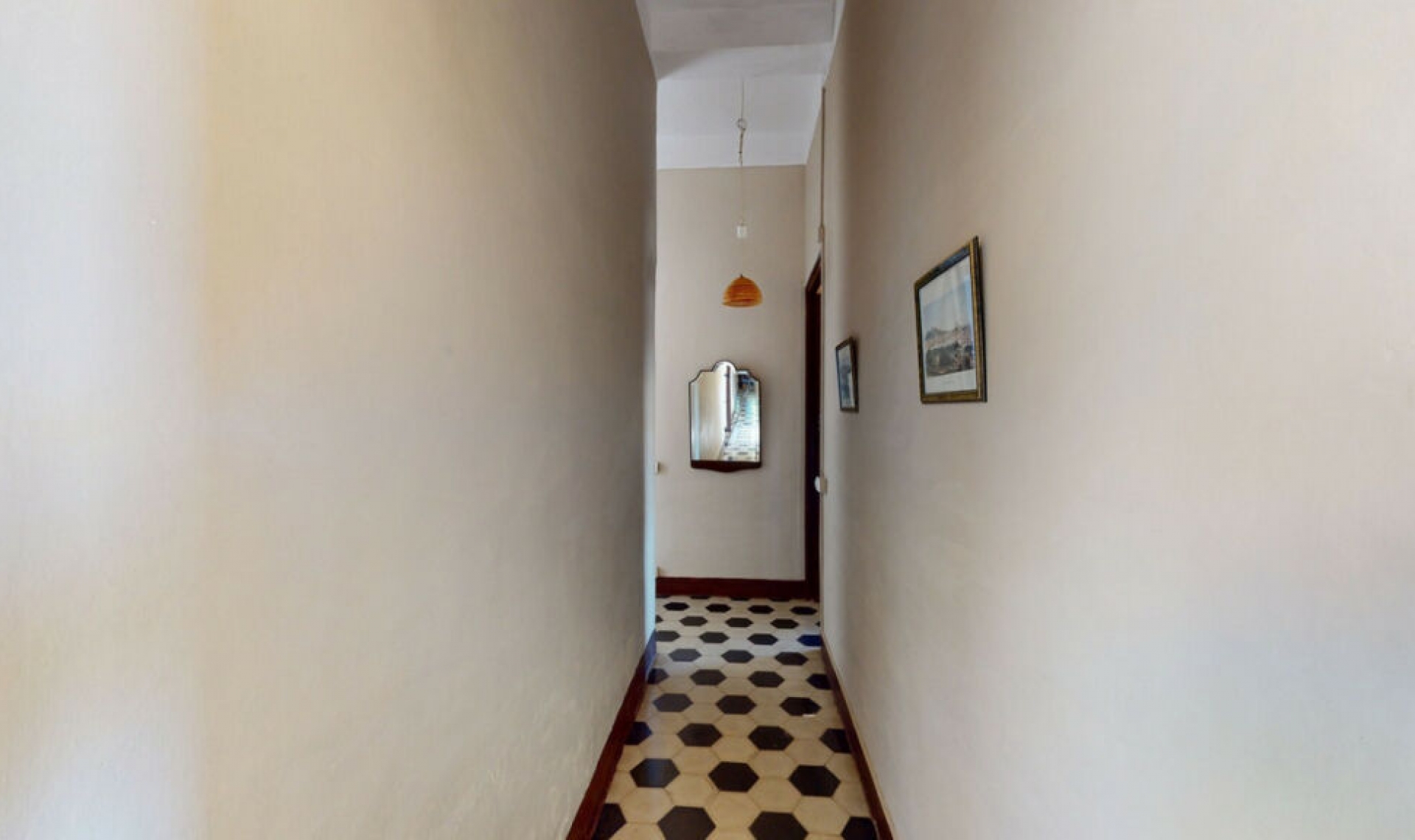 Resale - House -
Málaga