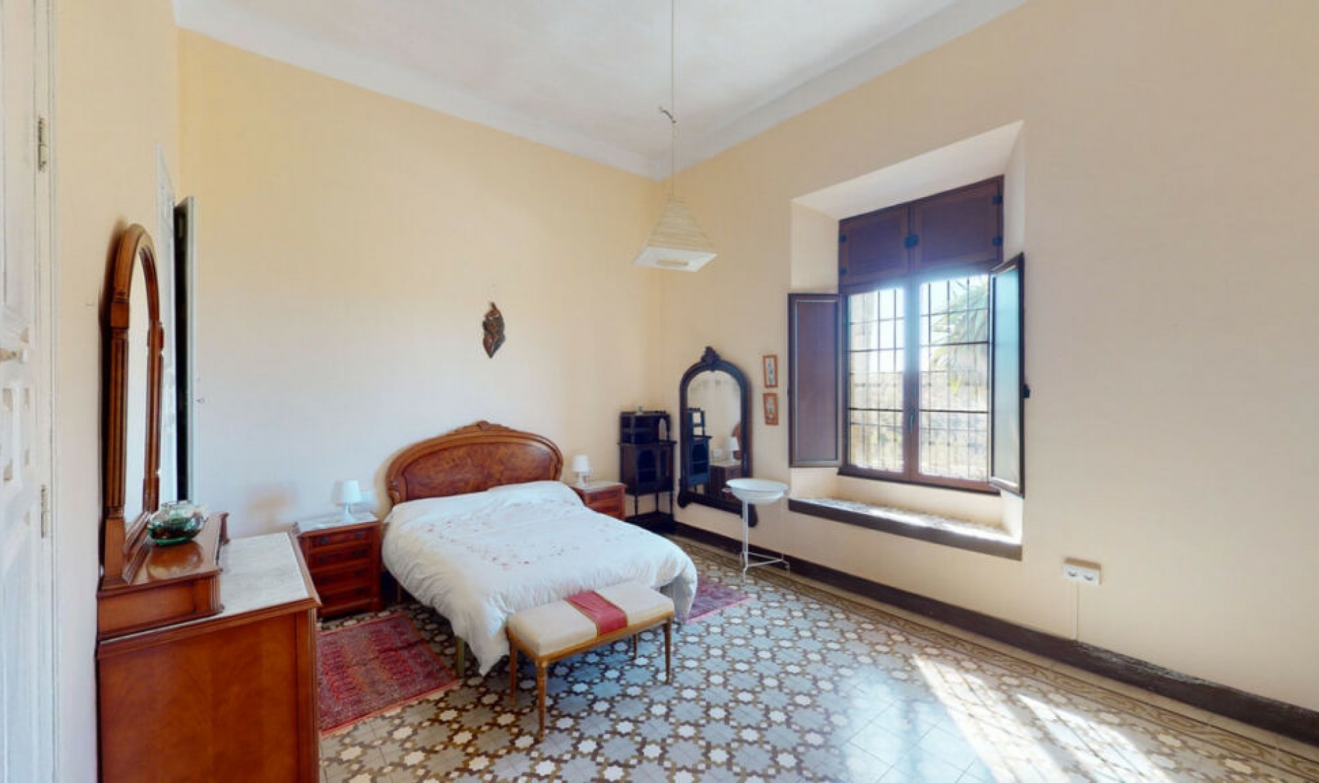 Resale - House -
Málaga