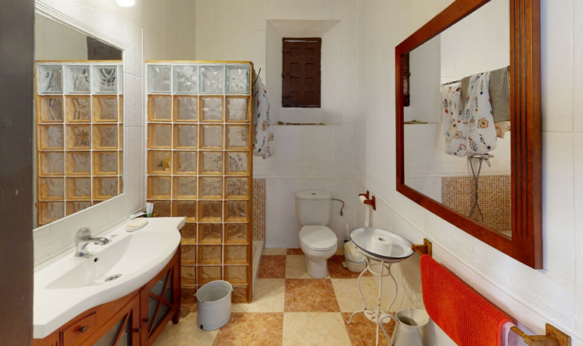 Resale - House -
Málaga