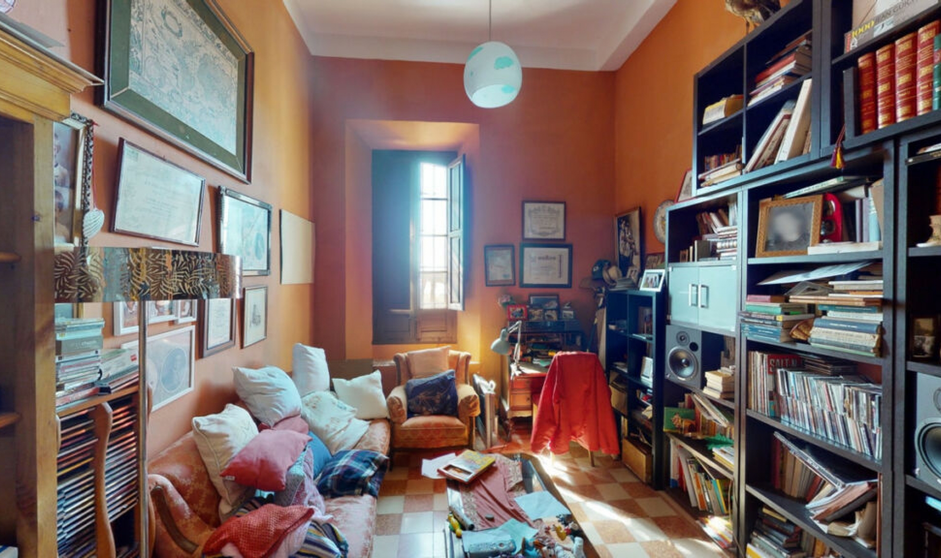 Resale - House -
Málaga