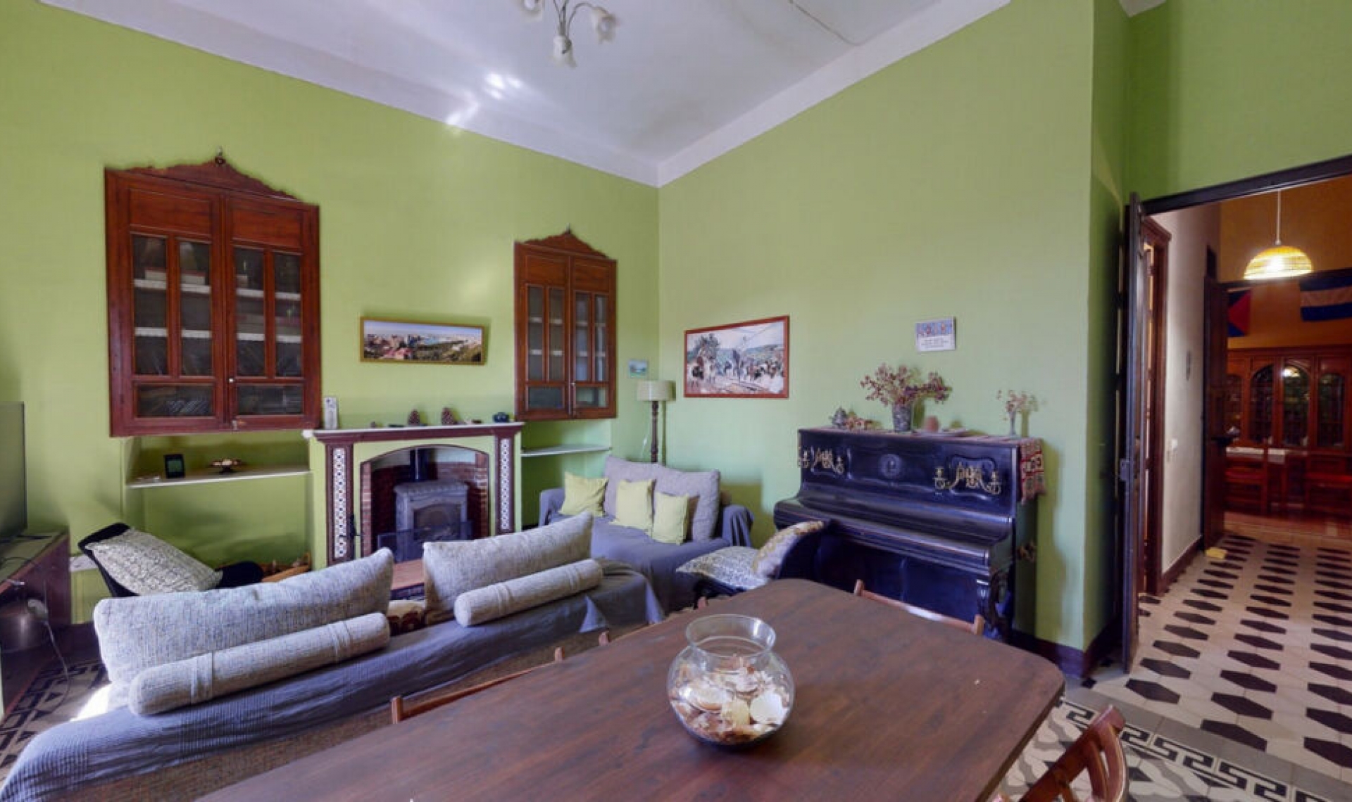 Resale - House -
Málaga