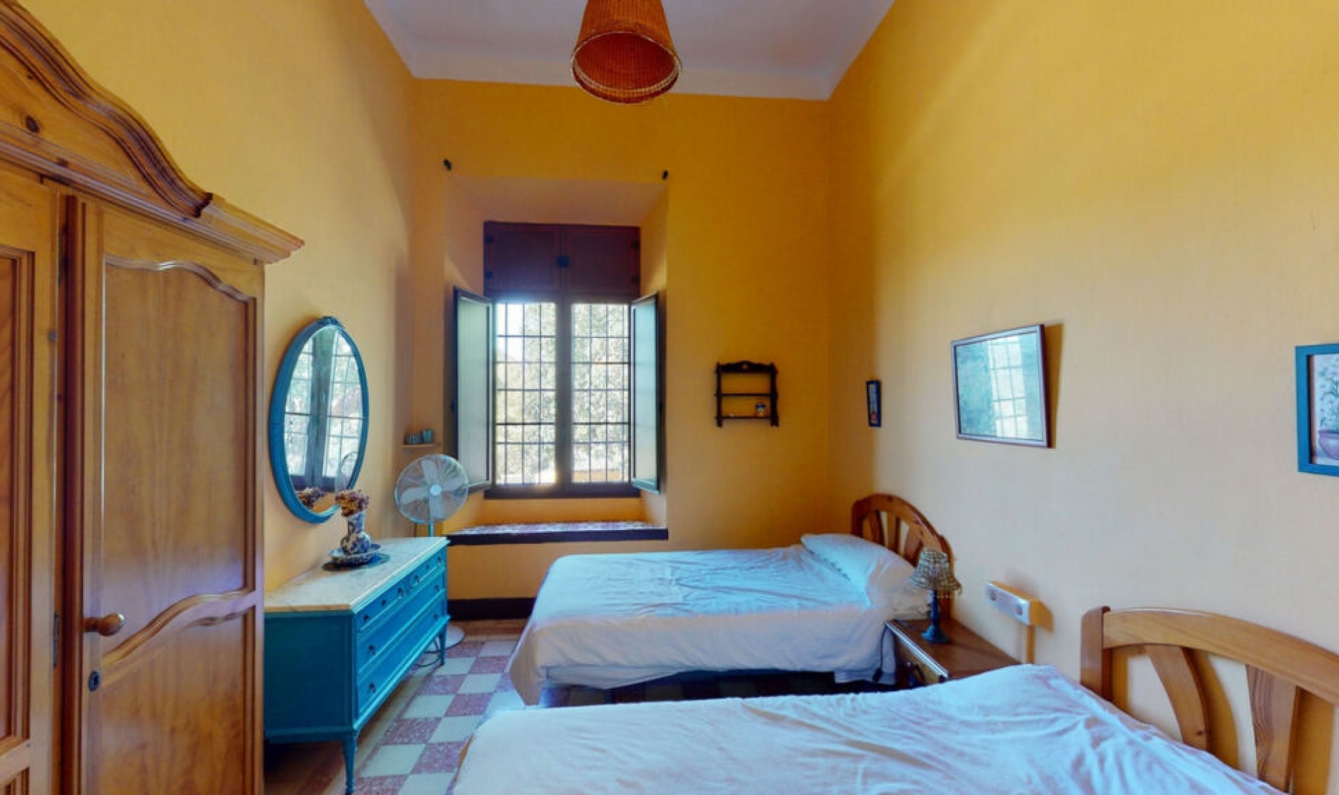 Resale - House -
Málaga