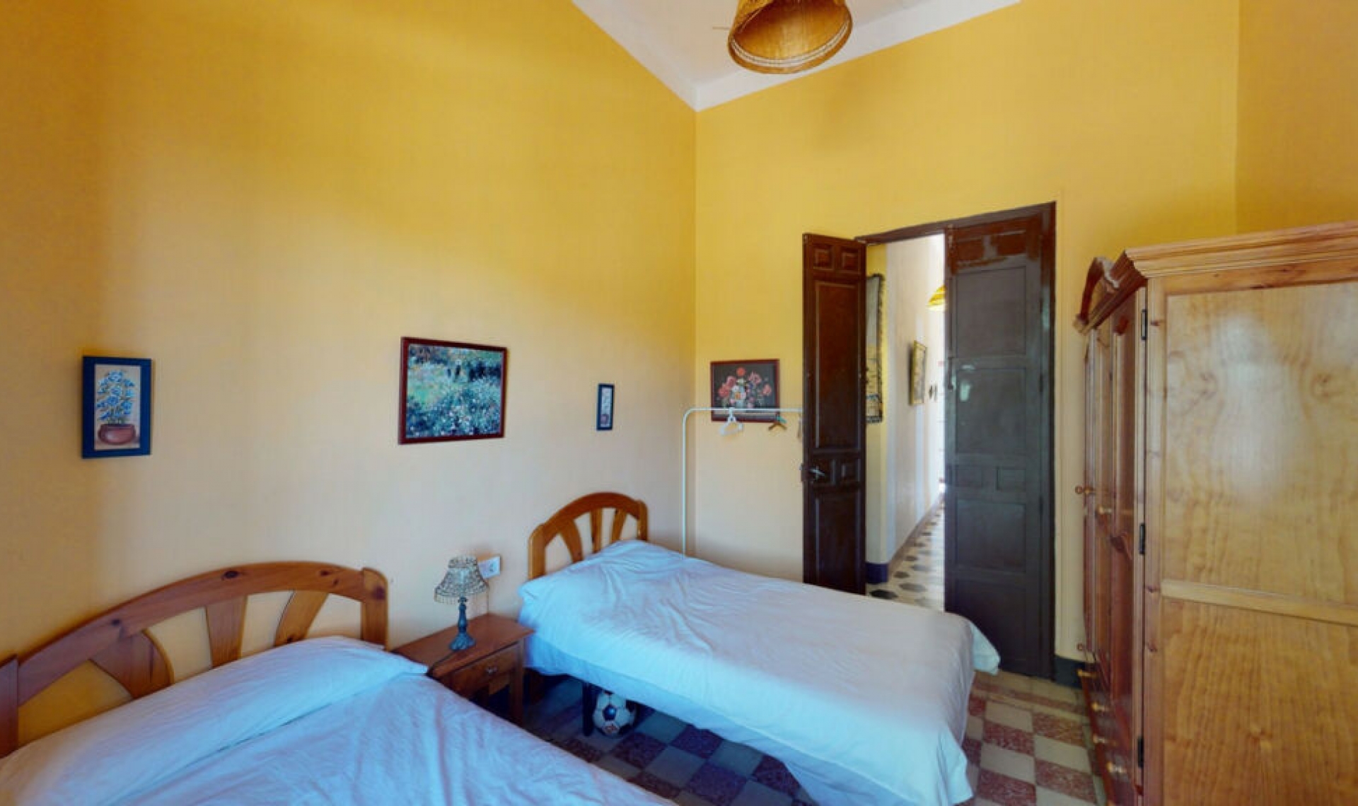 Resale - House -
Málaga