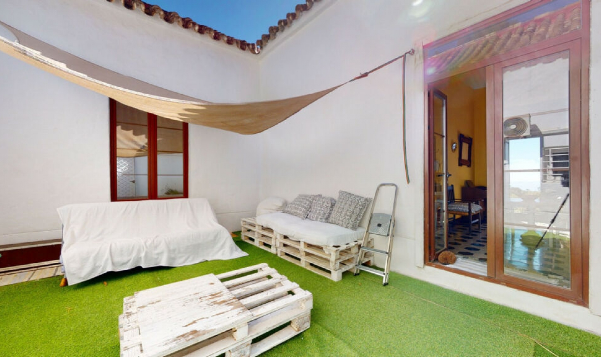 Resale - House -
Málaga