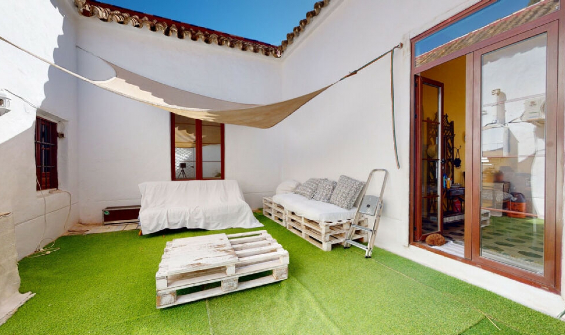 Resale - House -
Málaga