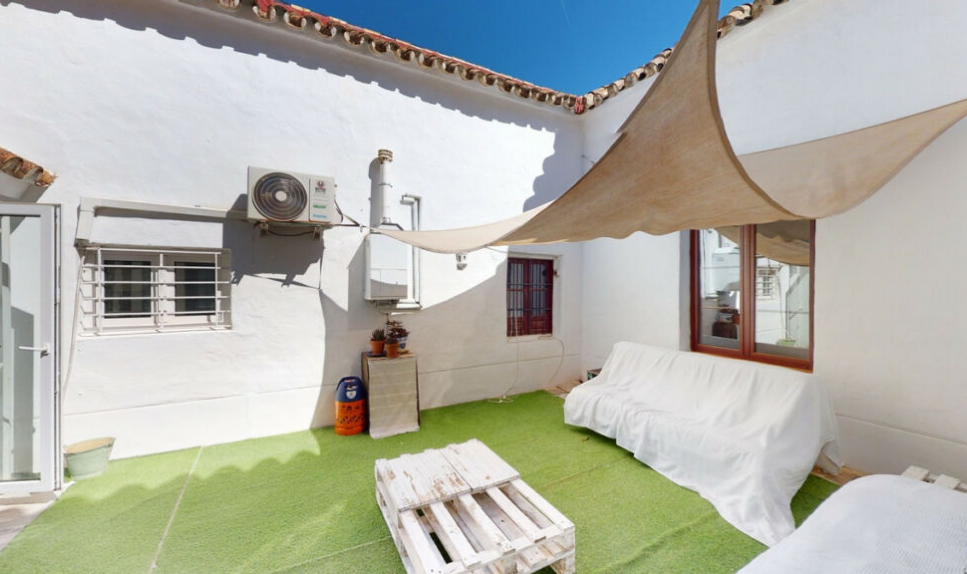 Resale - House -
Málaga