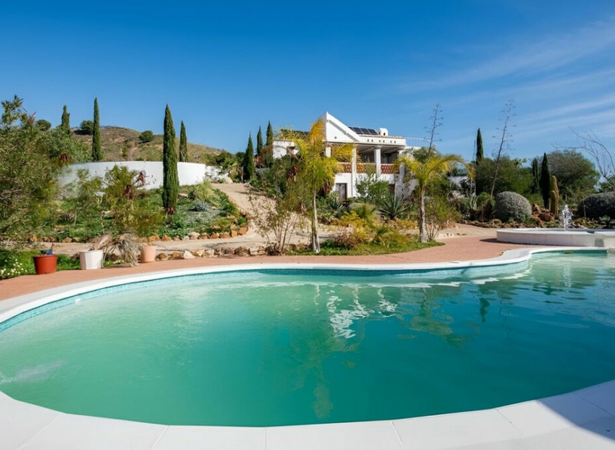 Resale - House -
Málaga