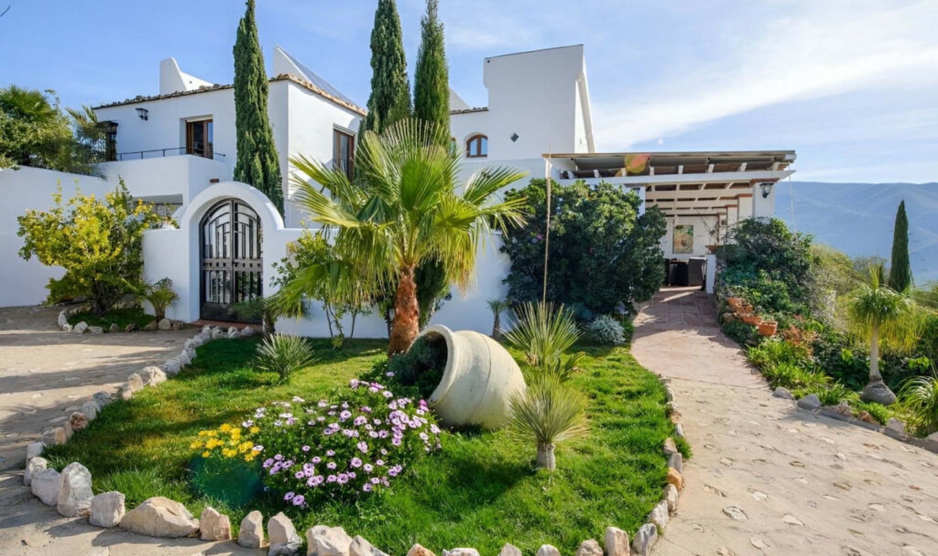 Resale - House -
Málaga