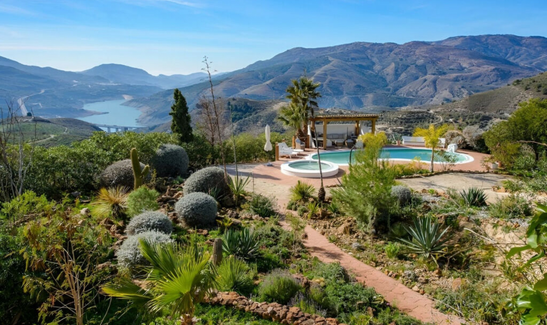 Resale - House -
Málaga