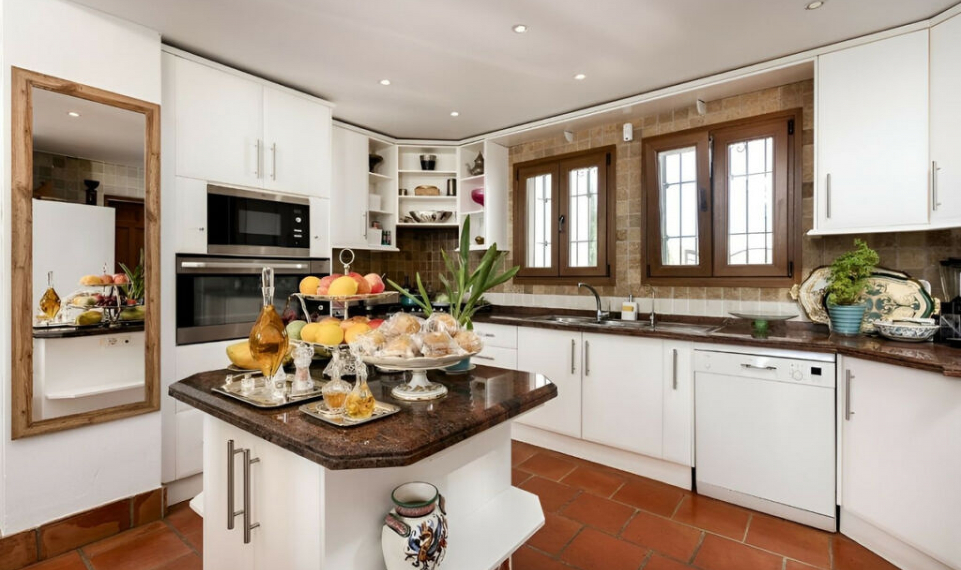 Resale - House -
Málaga