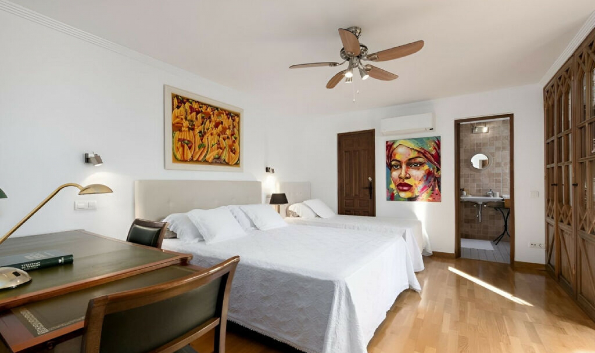 Resale - House -
Málaga