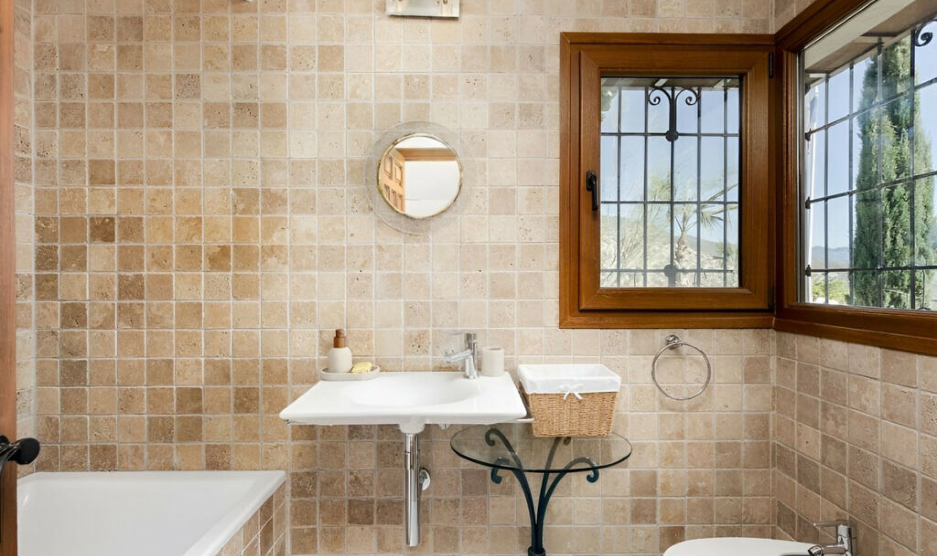 Resale - House -
Málaga