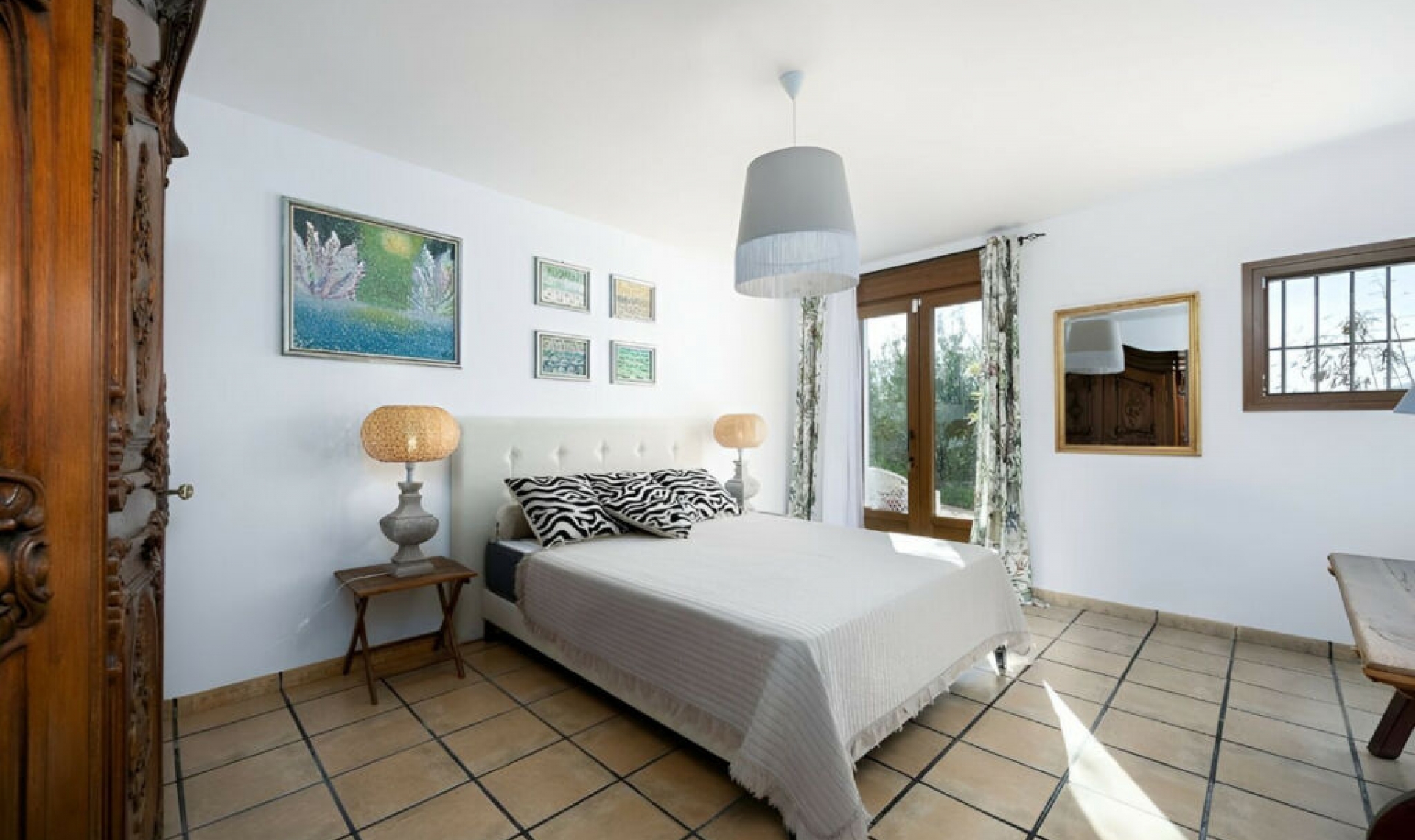 Resale - House -
Málaga