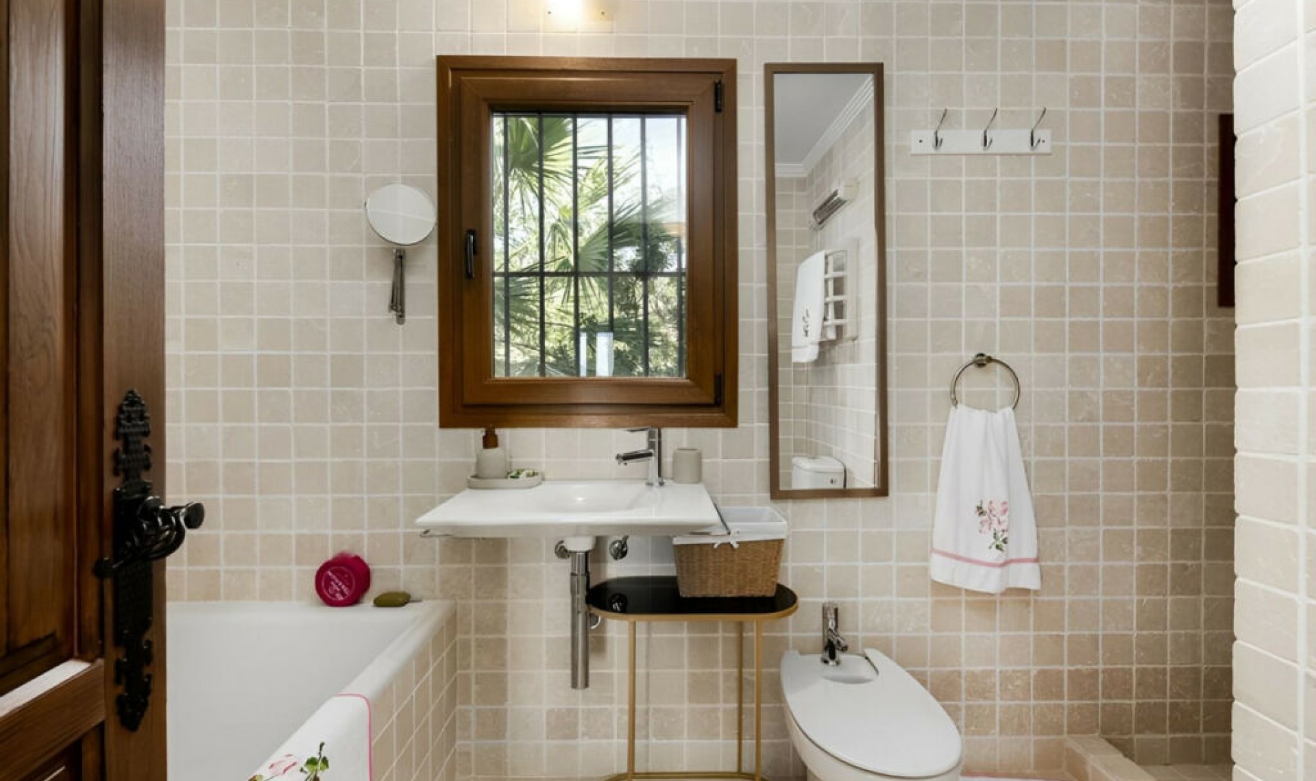 Resale - House -
Málaga