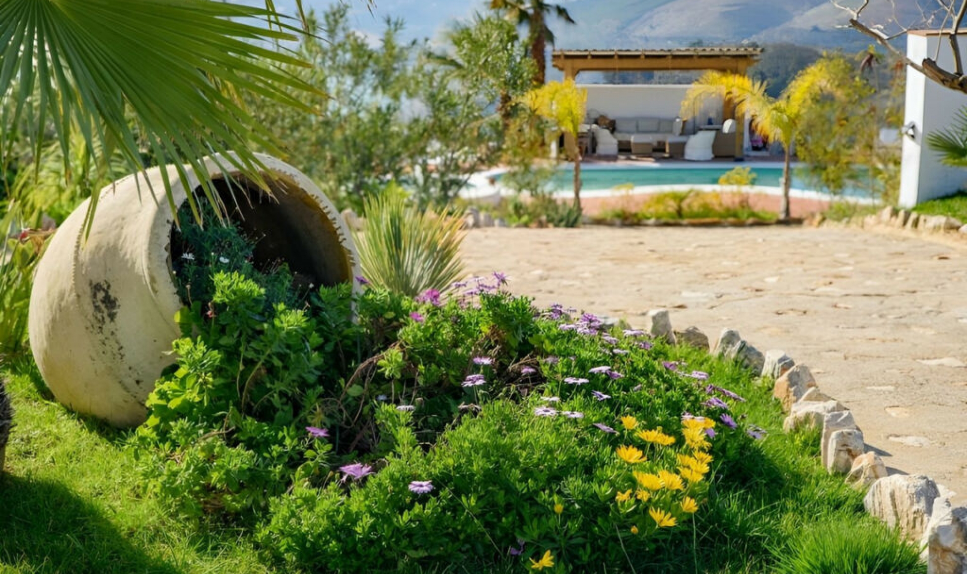 Resale - House -
Málaga