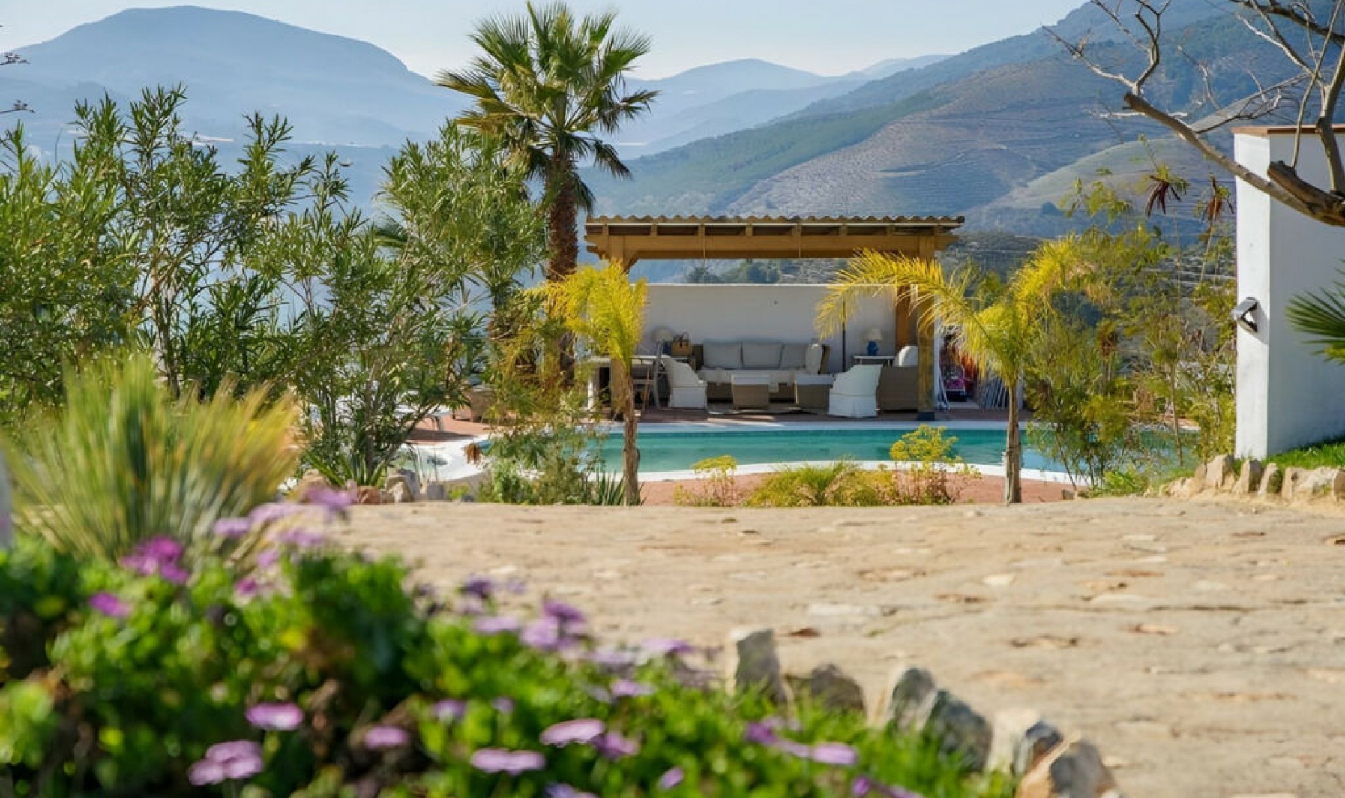 Resale - House -
Málaga