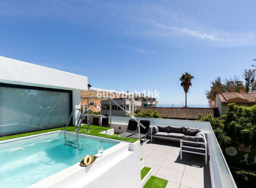 Resale - House -
Málaga