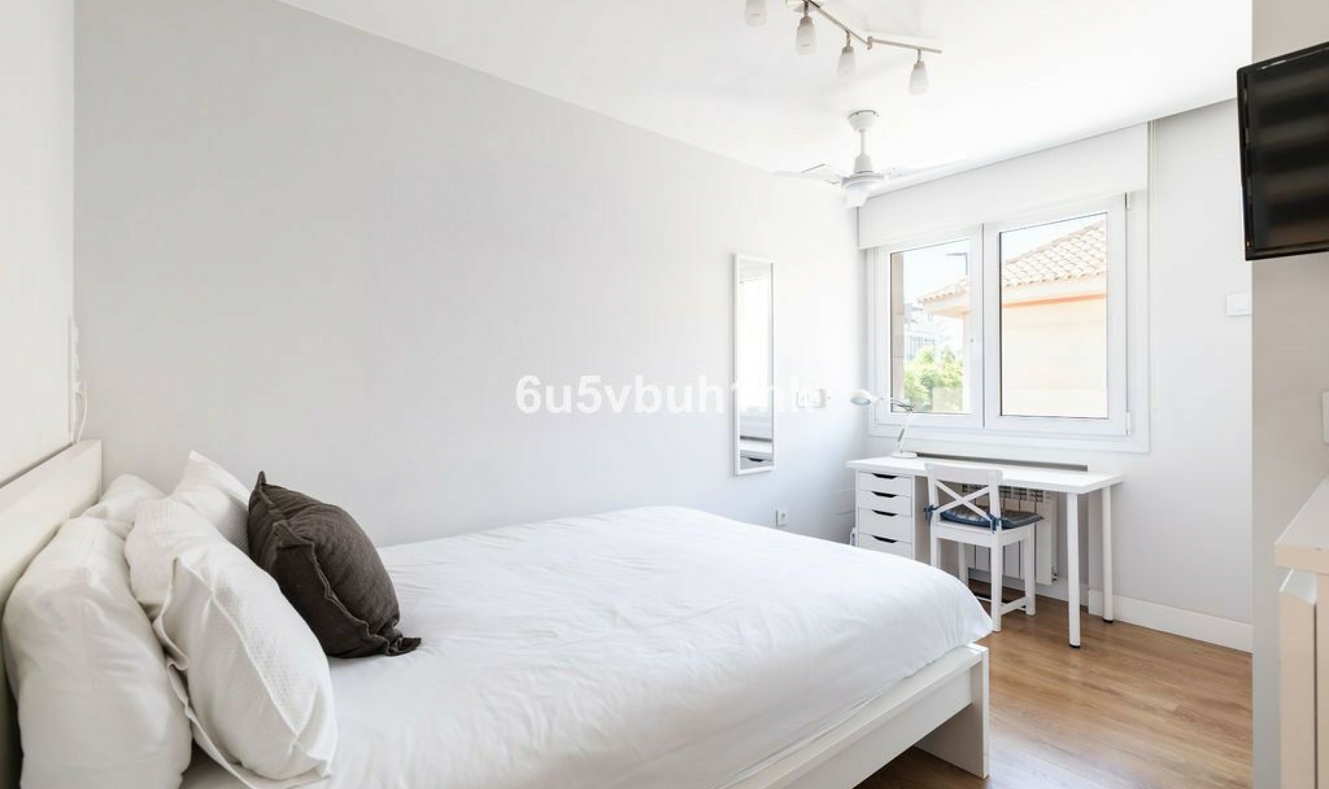 Resale - House -
Málaga