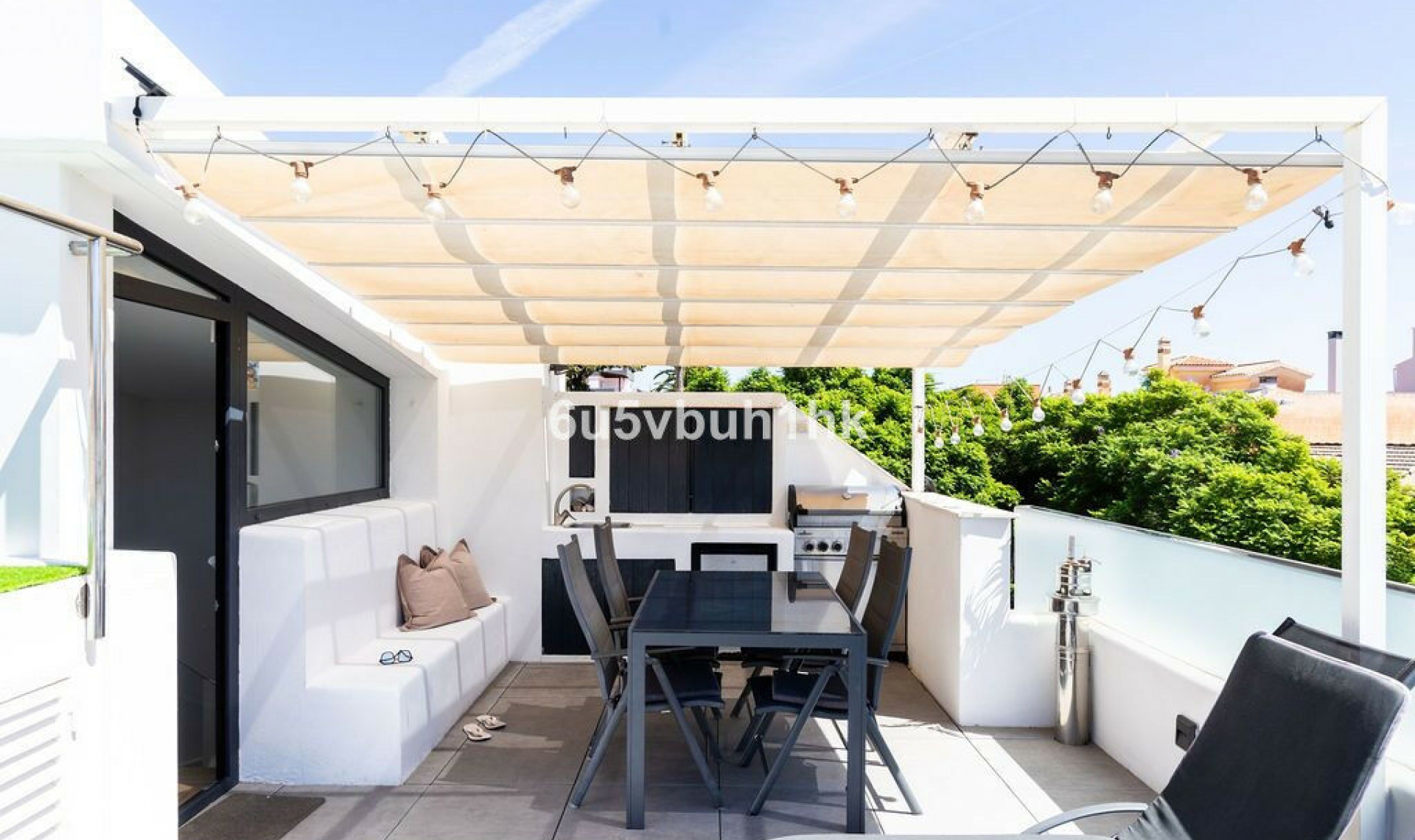 Resale - House -
Málaga