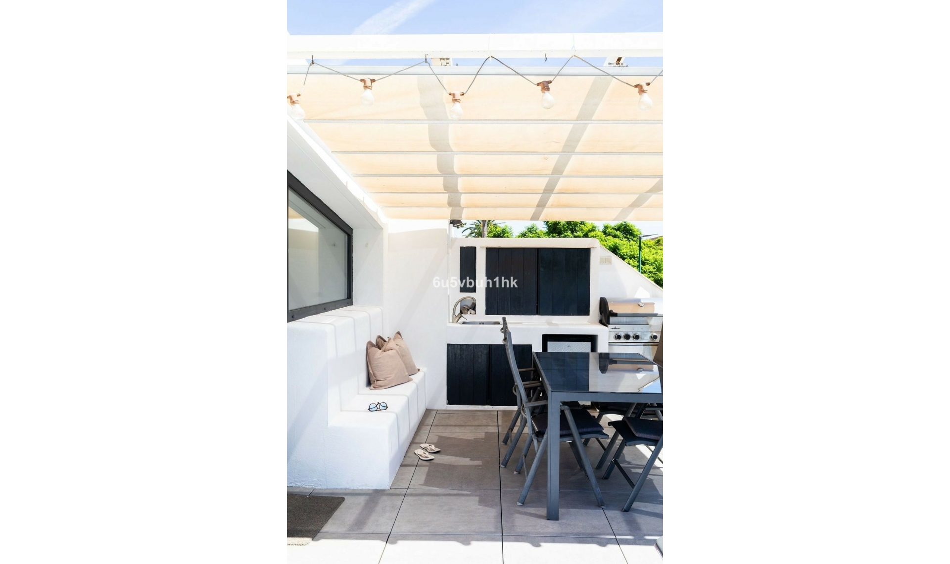 Resale - House -
Málaga