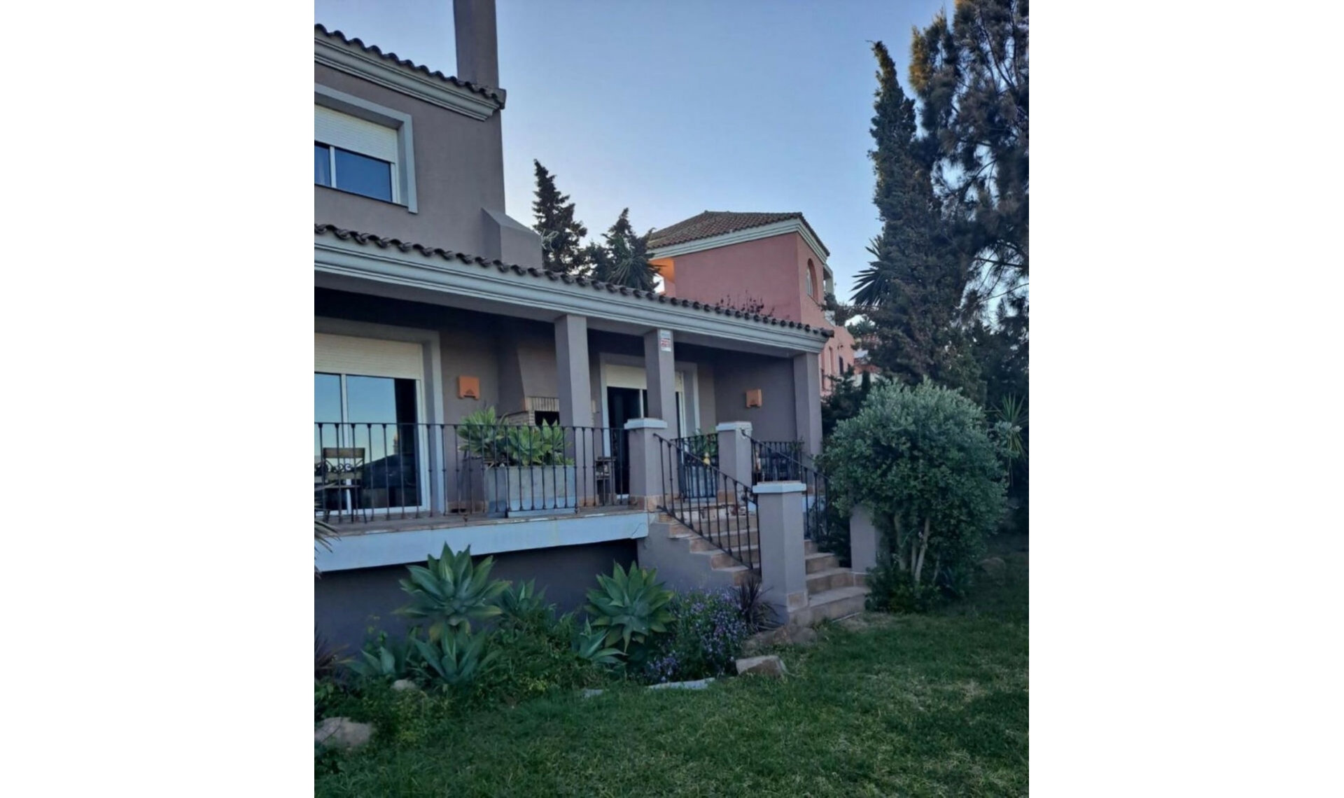 Resale - House -
Manilva