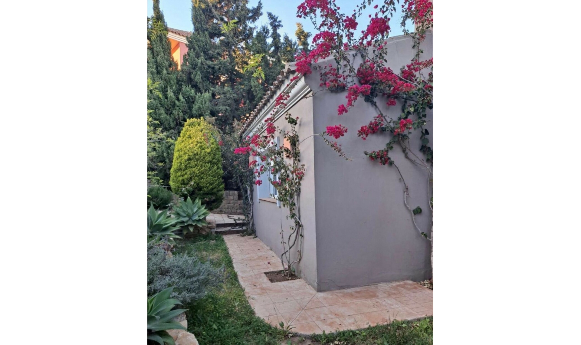 Resale - House -
Manilva