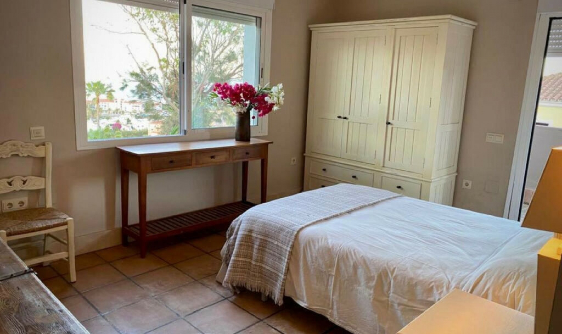 Resale - House -
Manilva