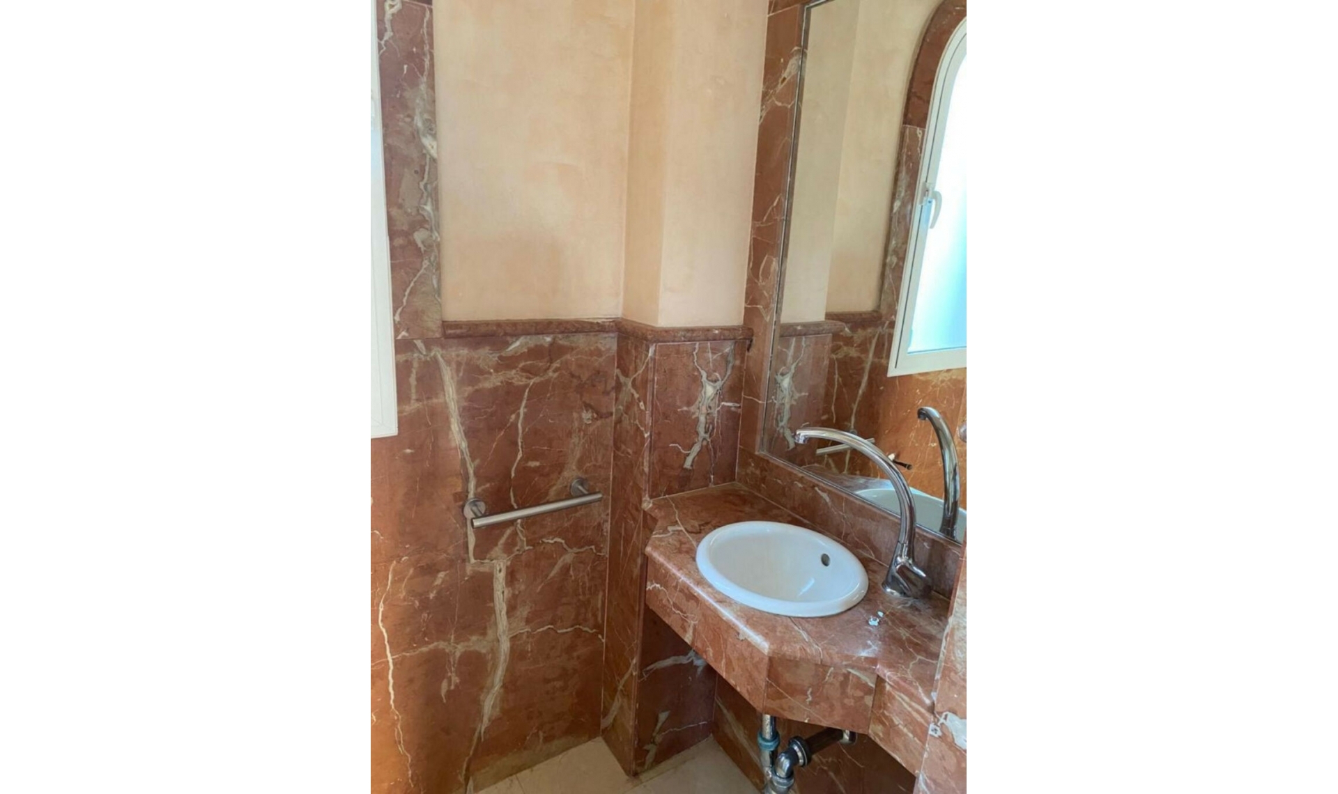 Resale - House -
Manilva