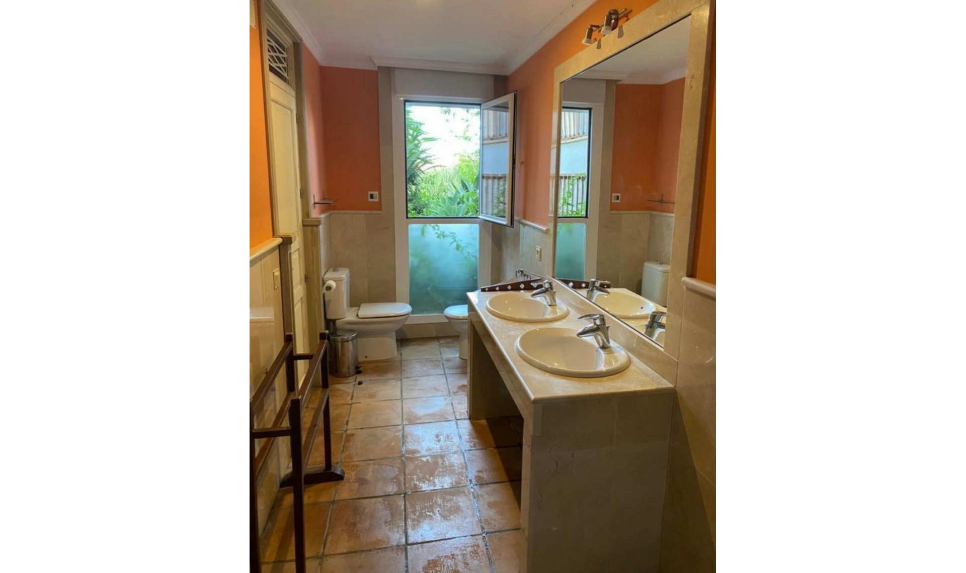 Resale - House -
Manilva
