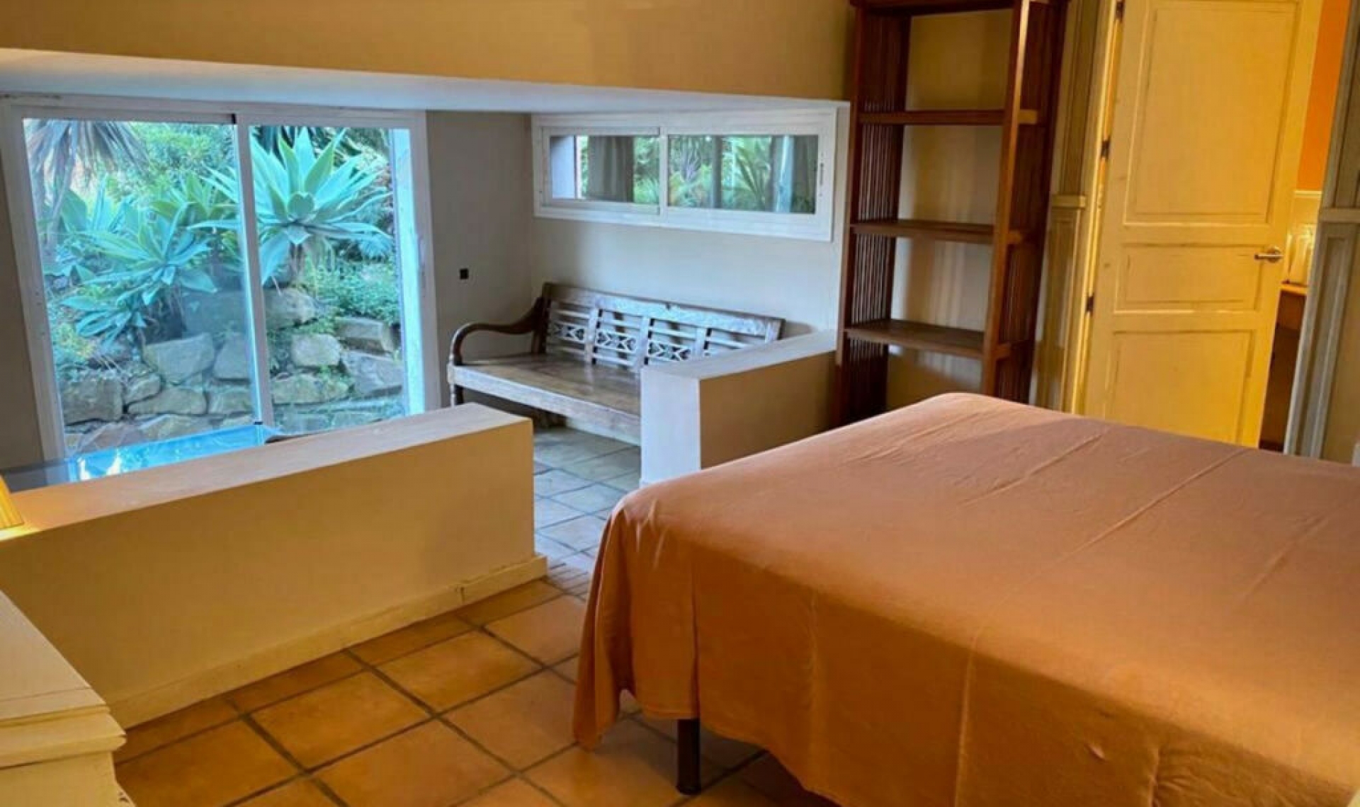 Resale - House -
Manilva