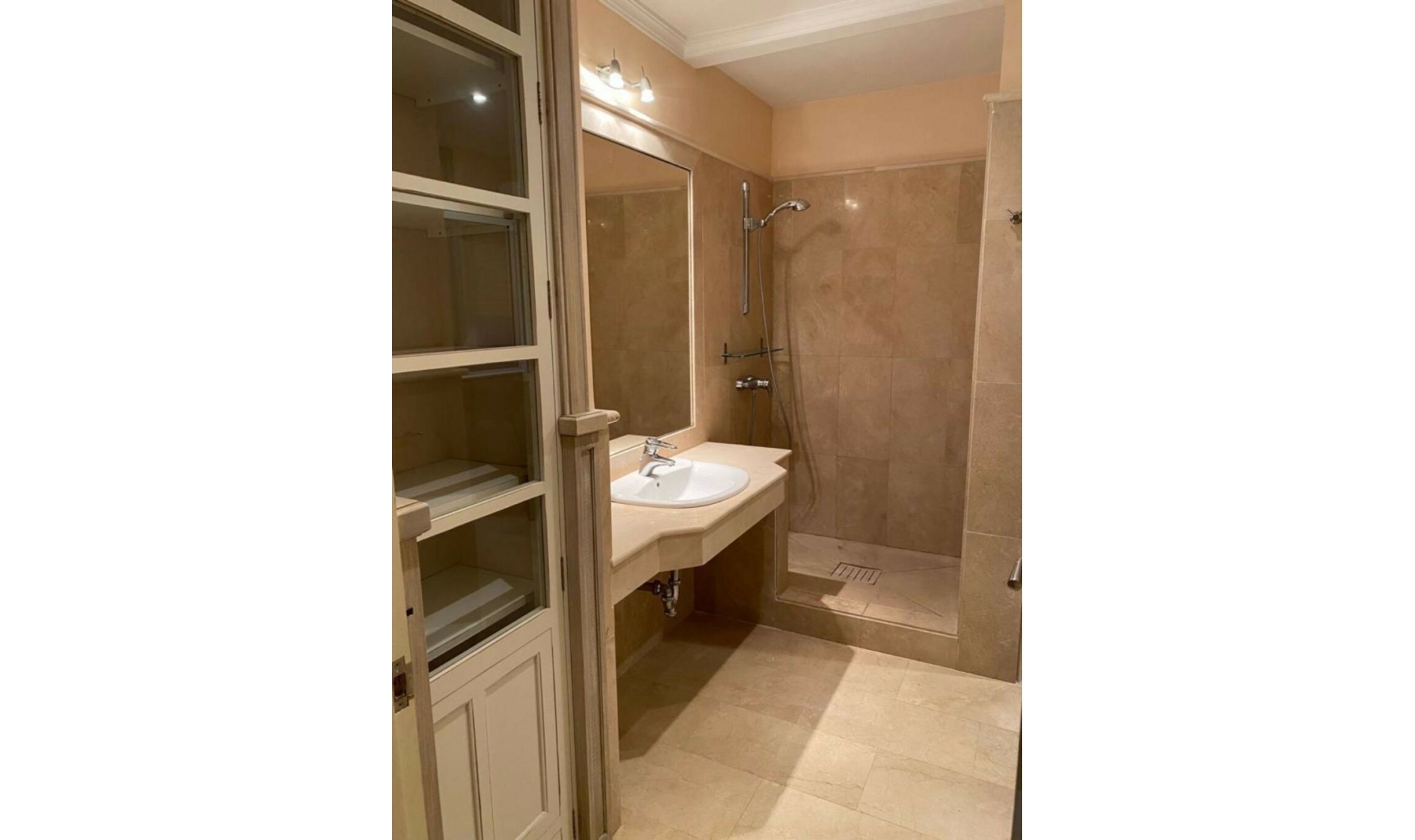 Resale - House -
Manilva
