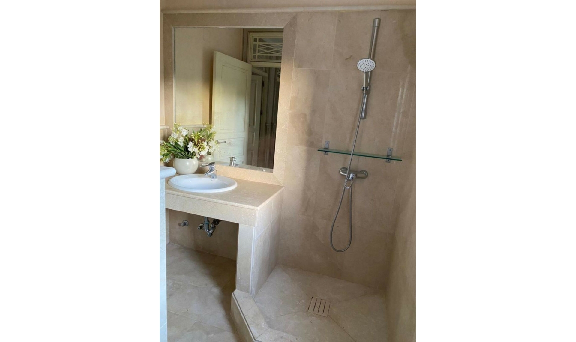 Resale - House -
Manilva