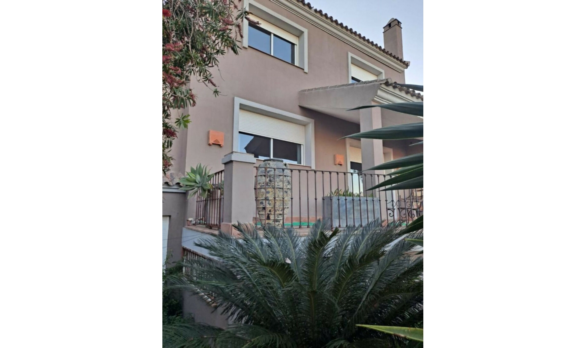Resale - House -
Manilva