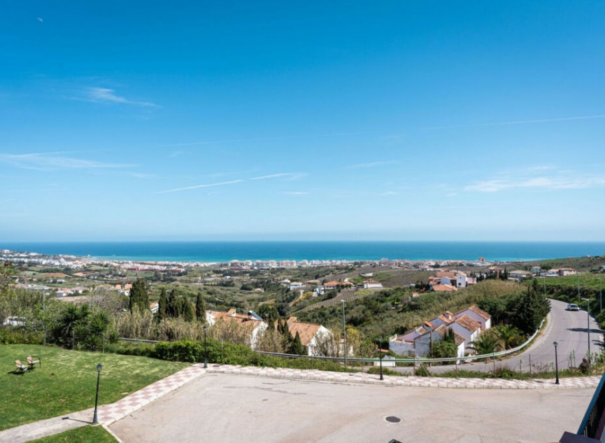 Resale - House -
Manilva