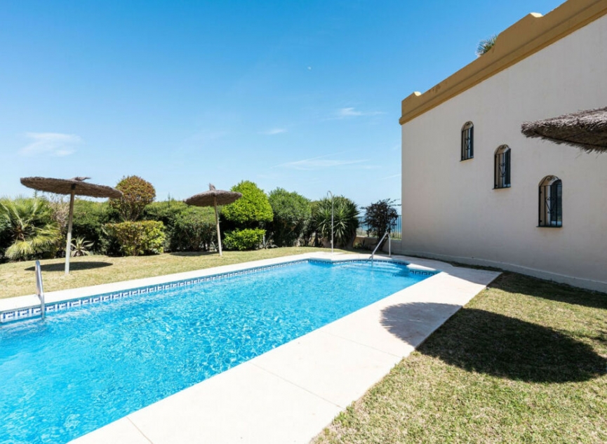 Resale - House -
Manilva