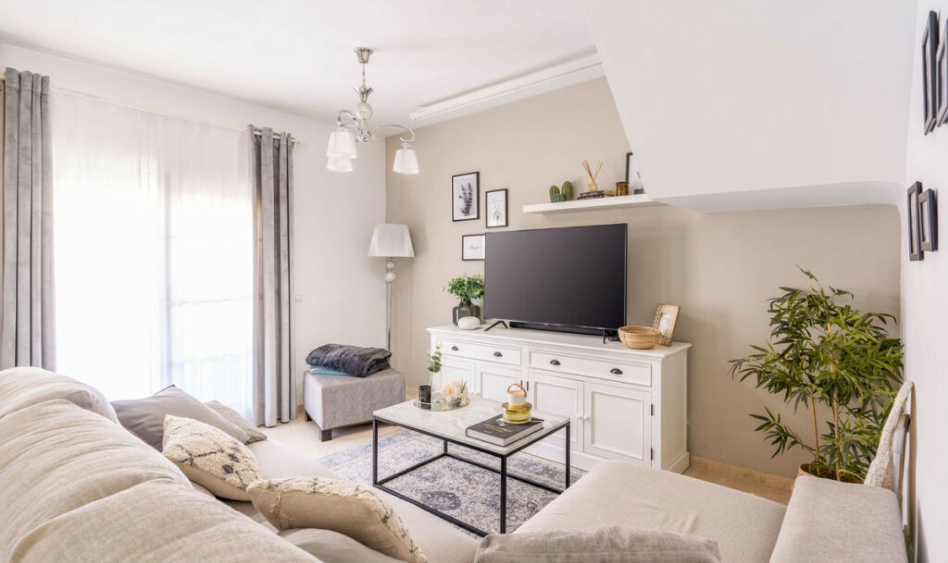 Resale - House -
Manilva