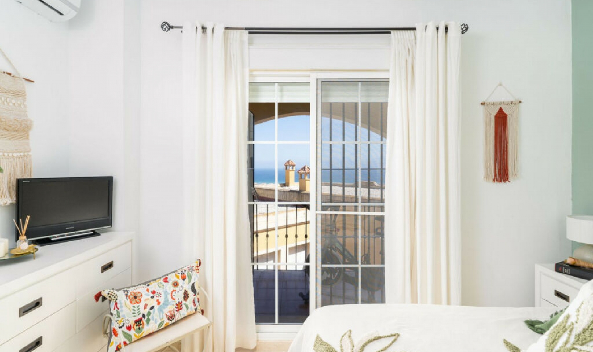 Resale - House -
Manilva