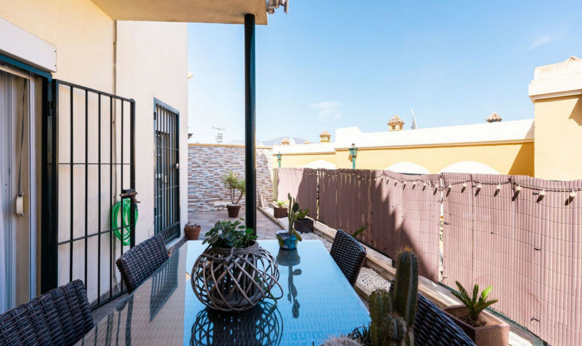 Resale - House -
Manilva