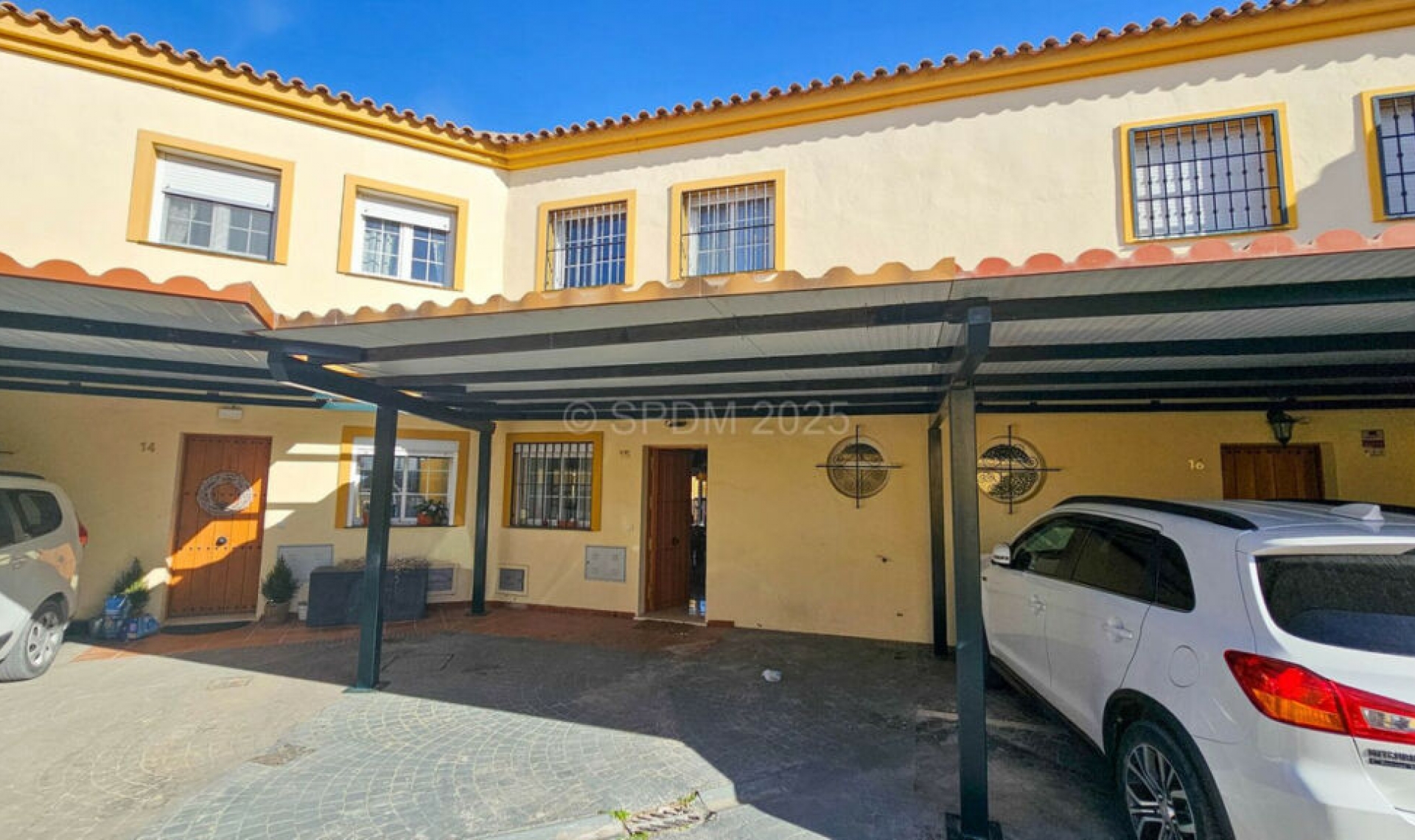 Resale - House -
Manilva