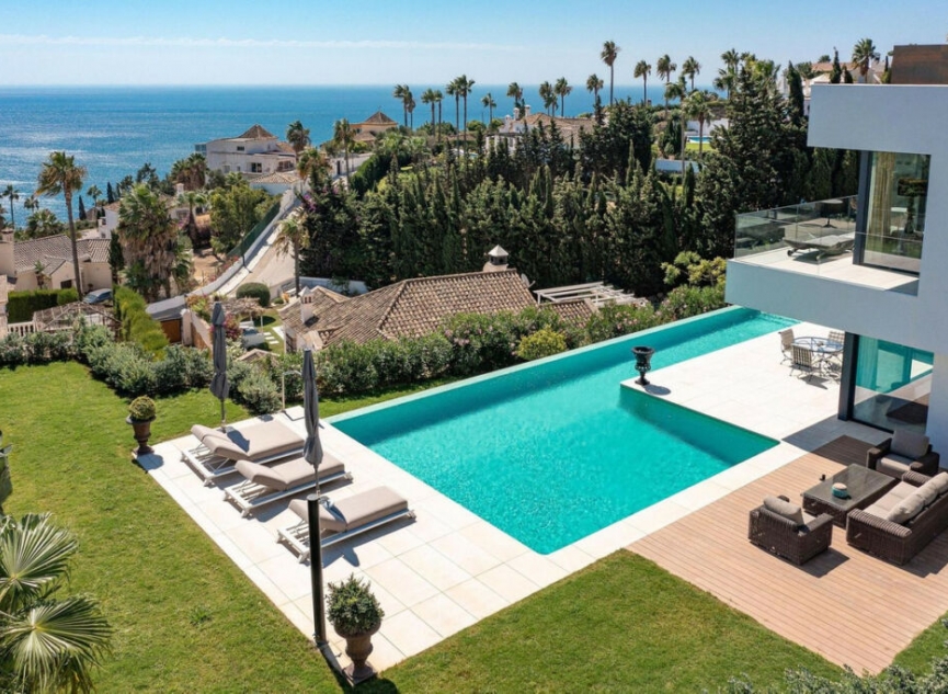 Resale - House -
Manilva