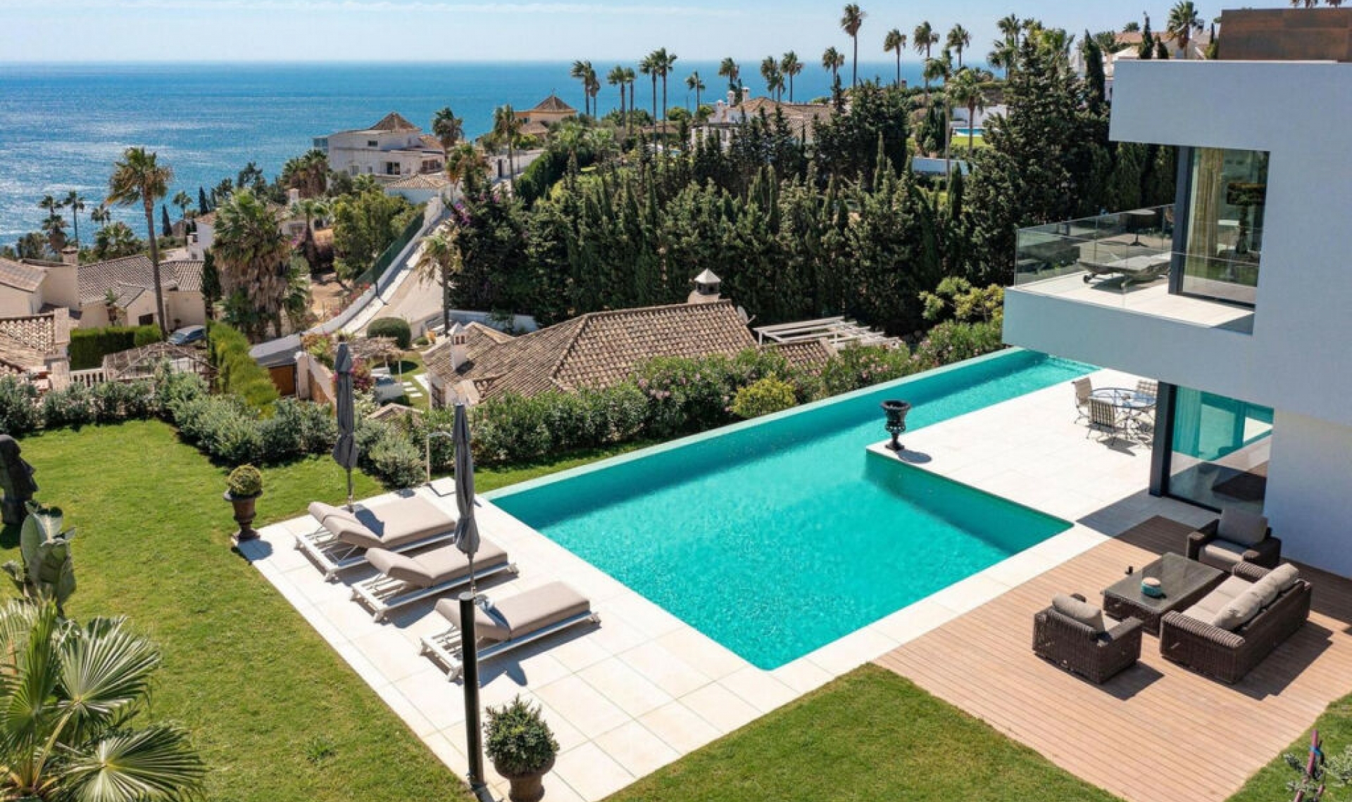 Resale - House -
Manilva