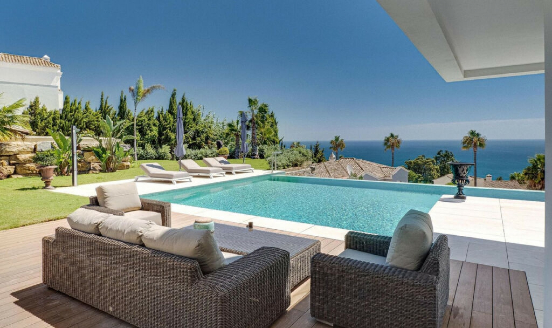 Resale - House -
Manilva