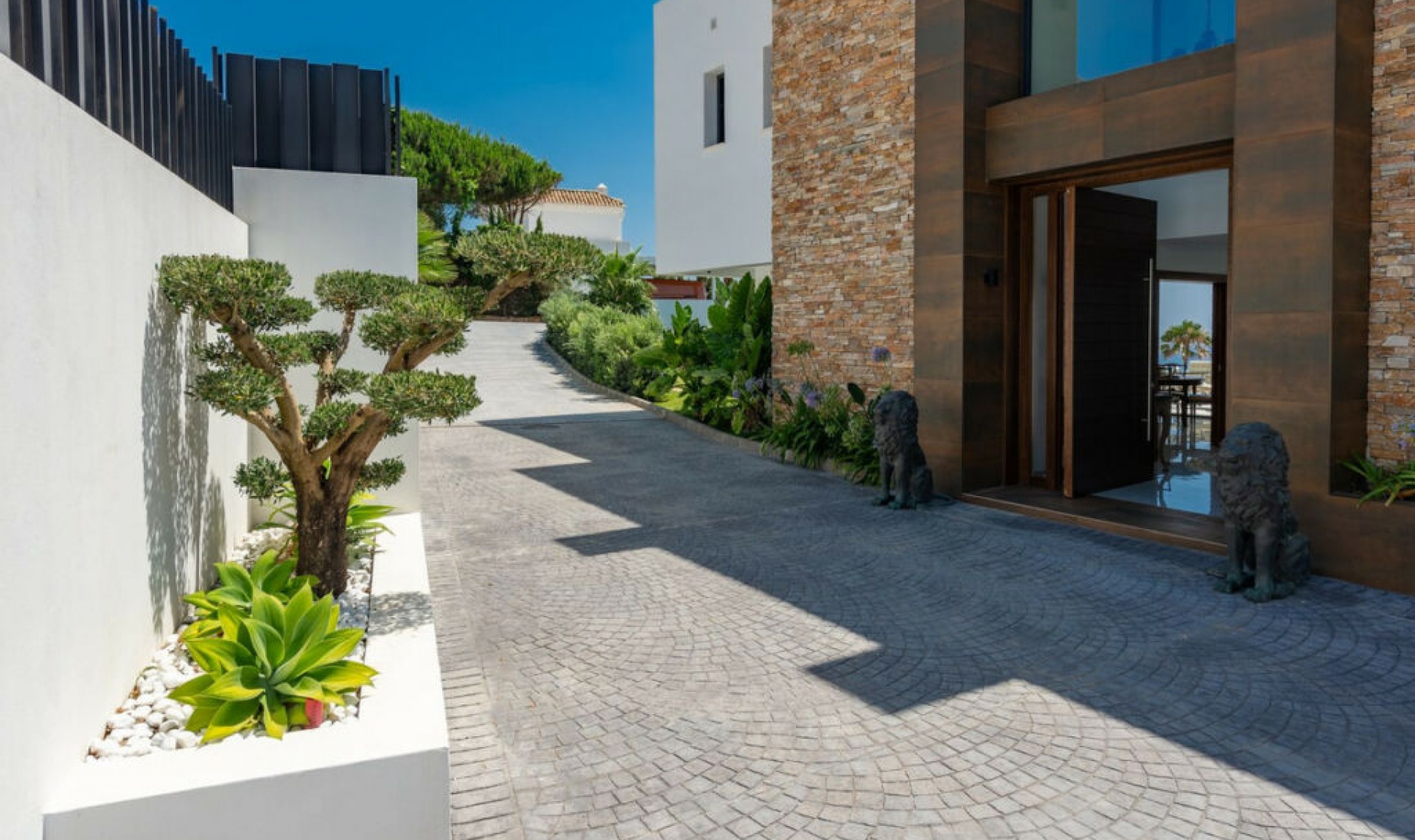 Resale - House -
Manilva