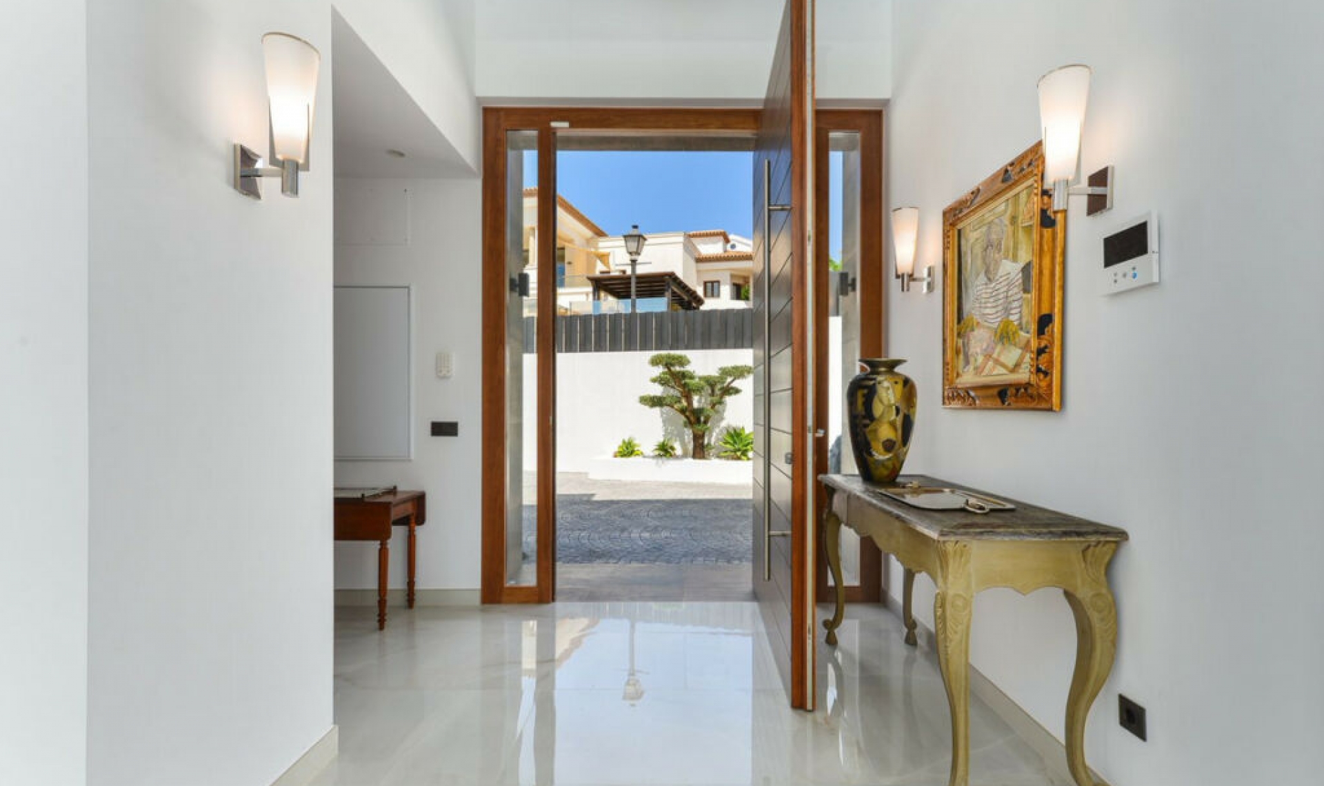 Resale - House -
Manilva